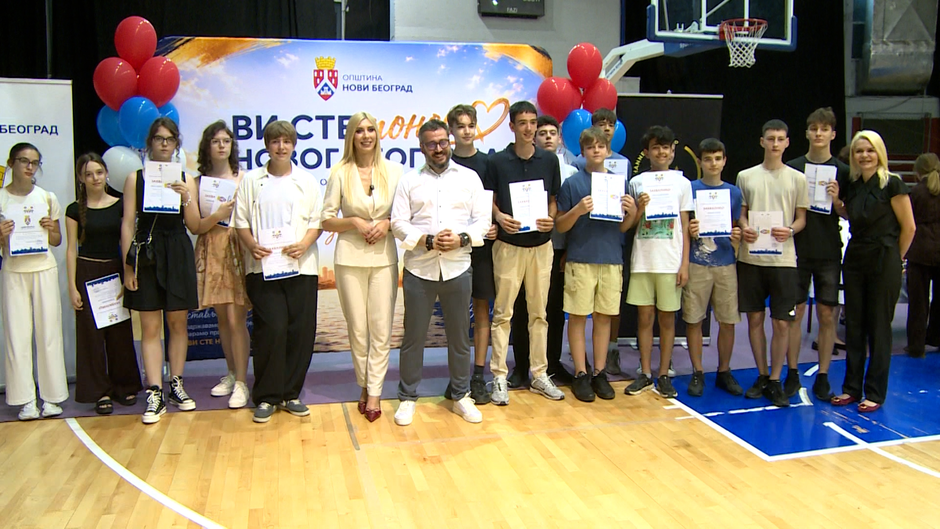 Beograd, GO Novi Beograd organizovala je podelu nagrada i zahvalnica za vukovce, djake i sportiste generacije, pokrivanje